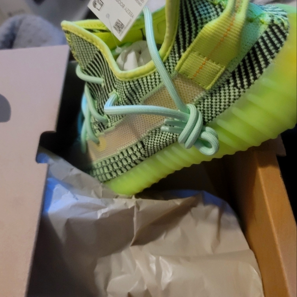 Adidas Mena 9.5 yeezys